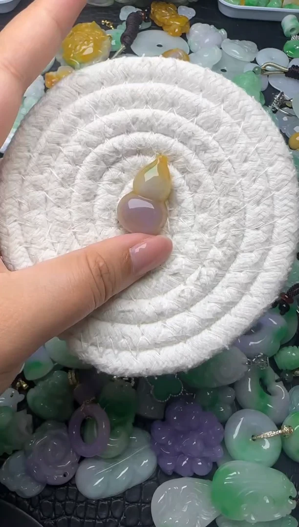 颈饰未镶嵌翡翠缅甸翡翠吊坠