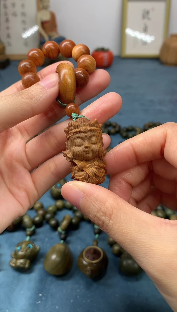 【闪购商品】维腊木（绿檀）把件高油料 地藏王