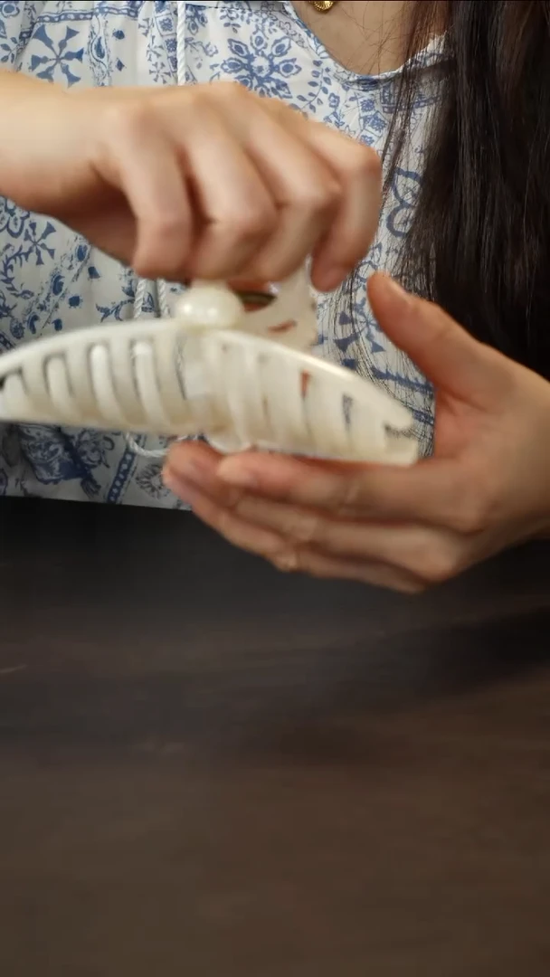 紫砂茶叶罐?****王吴春艳紫泥粉段结缘罐