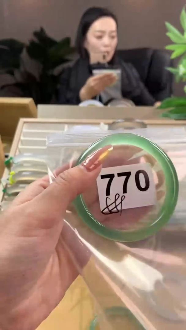 【闪购商品】玛瑙/玉髓手镯未镶嵌770