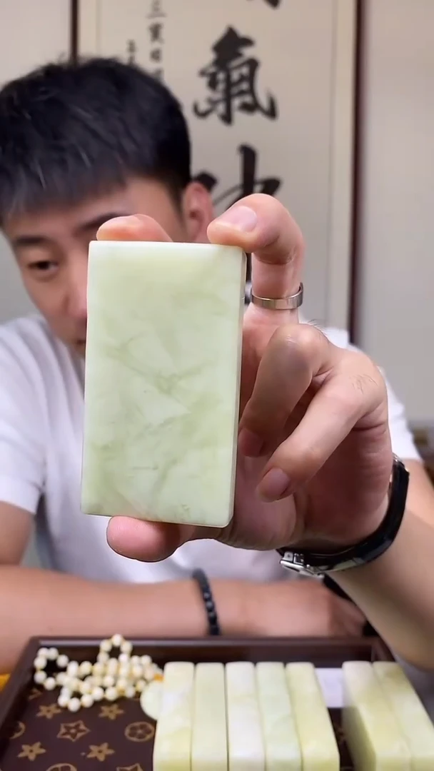 透闪石-蛇纹石玉未镶嵌其他多样性发货一件未打孔