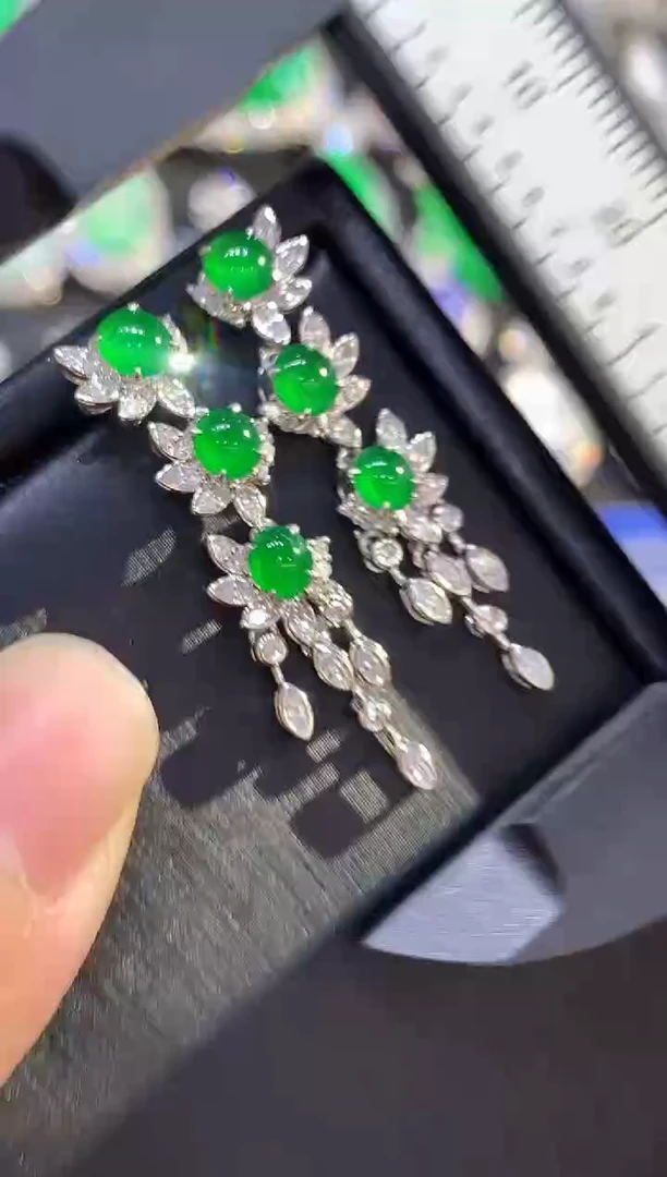 18K金镶嵌翡翠耳饰XP多样性发其一