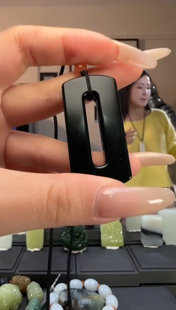 颈饰未镶嵌和田玉青玉马蹄扣吊坠