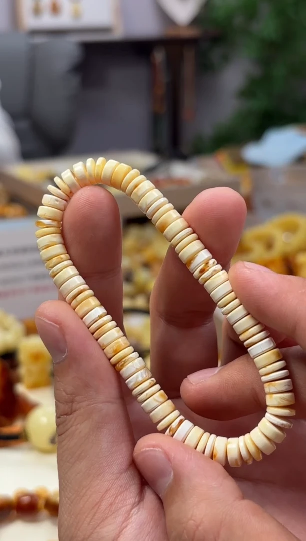 【闪购商品】蜜蜡裸石未镶嵌手串