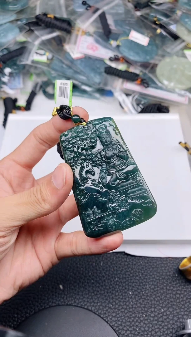 颈饰未镶嵌翡翠