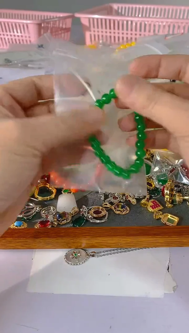 【闪购商品】水晶颈饰银S925镶嵌267红宝，蓝宝，多样性发一件赠链