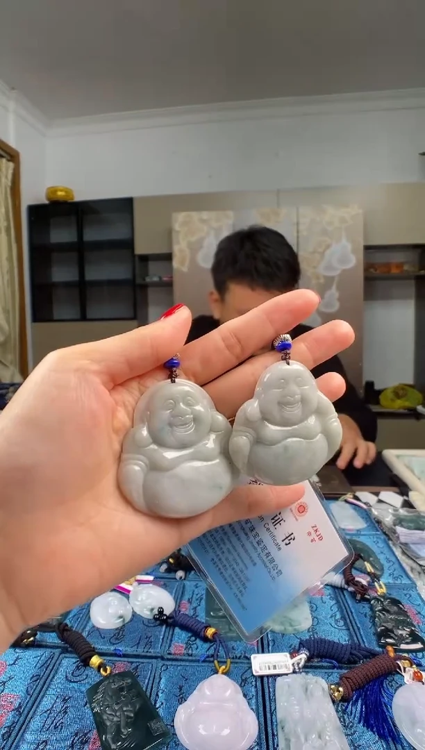 颈饰未镶嵌翡翠 多样性发其一