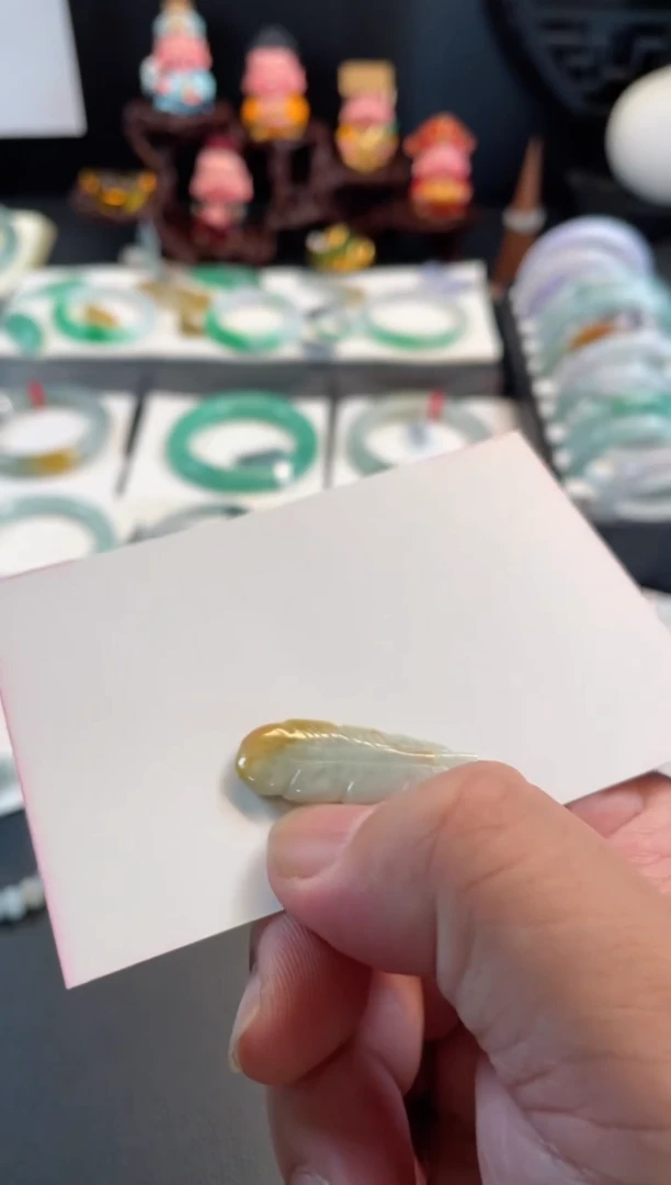 翡翠手镯未镶嵌79有纹裂