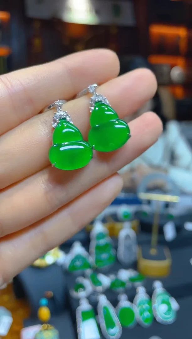 【闪购商品】翡翠耳饰18K金镶嵌114878-天然A货翡翠葫芦耳饰