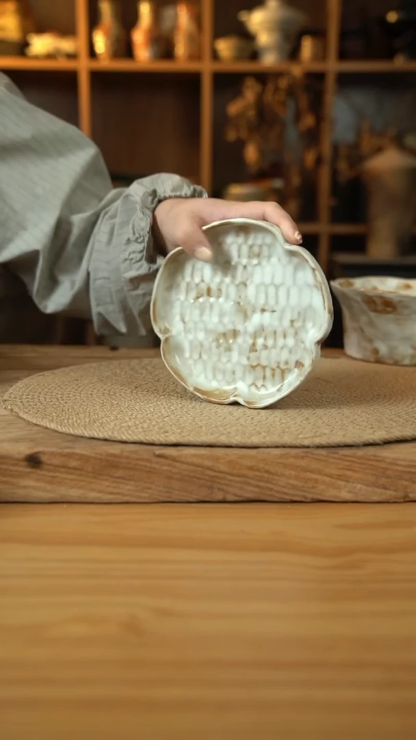 粉影系列的五边花瓣铠甲纹碟1个