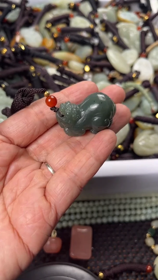 【闪购商品】和田玉颈饰未镶嵌多样性发货没有证书拍一发一有瑕