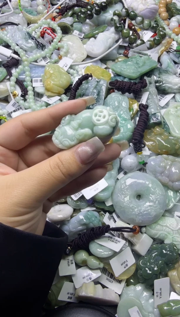 【闪购商品】翡翠颈饰未镶嵌00004357