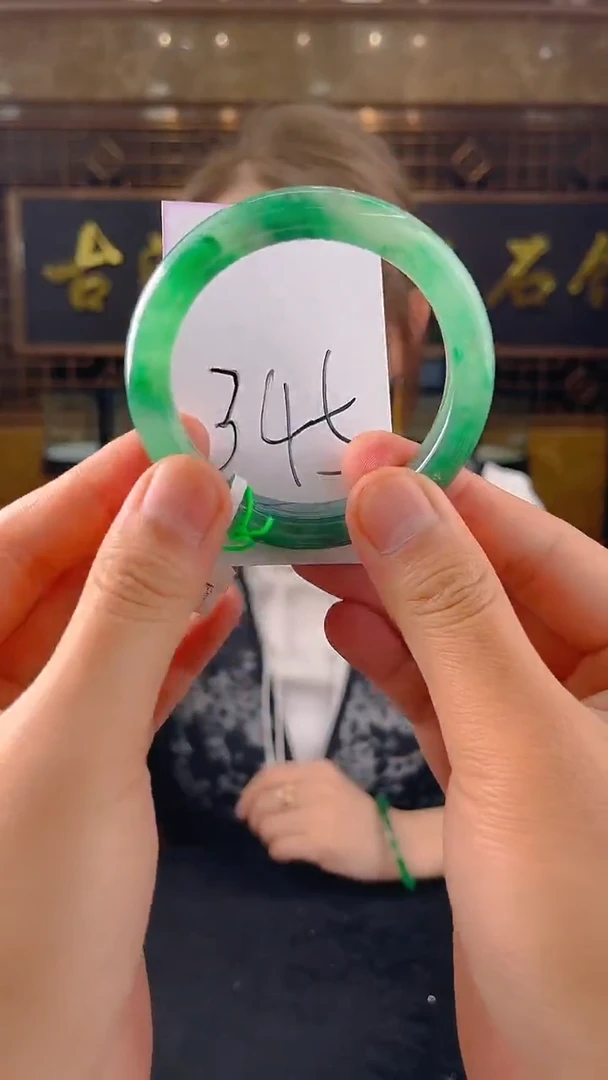 未镶嵌手镯石英质玉（非洲翠）微瑕介意勿拍