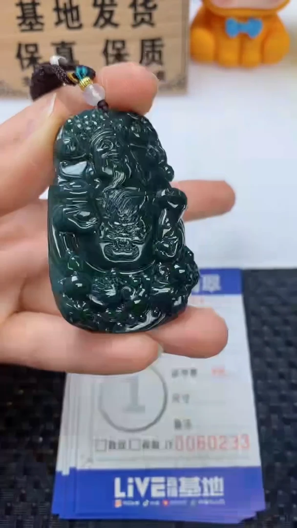 翡翠未镶嵌颈饰