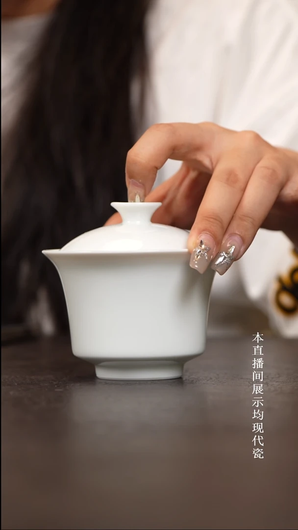 景德镇白胎马蹄盖碗