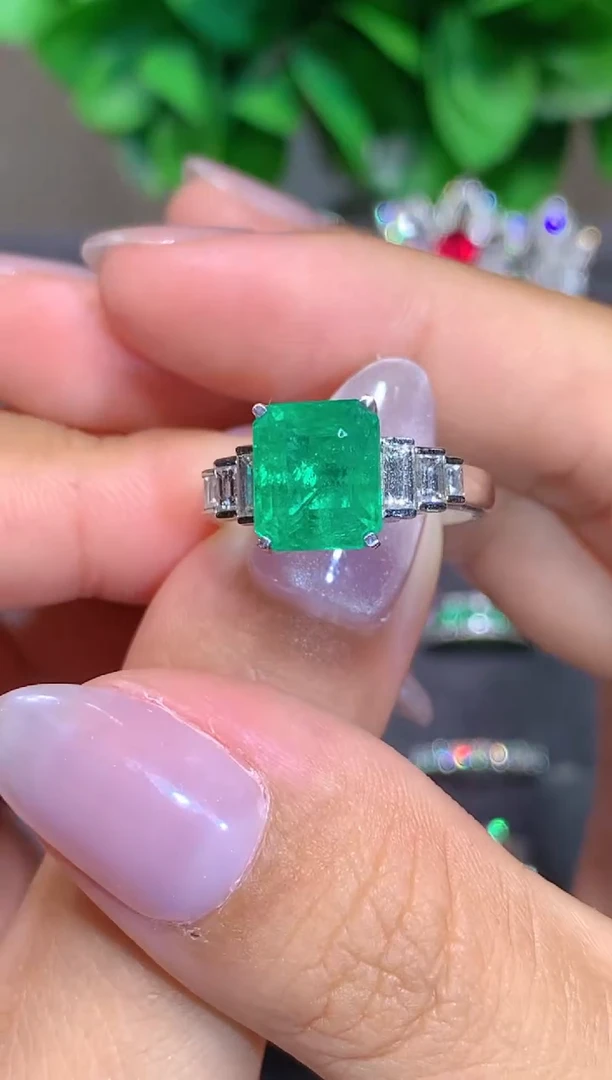 祖母绿戒指18K金镶嵌3.36ct