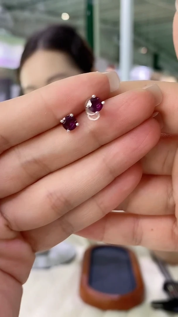 银S925镶嵌耳饰石榴石045ZB1102产品一个