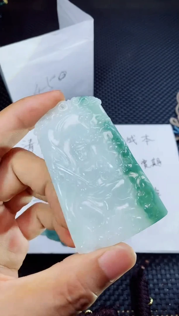 翡翠未镶嵌颈饰