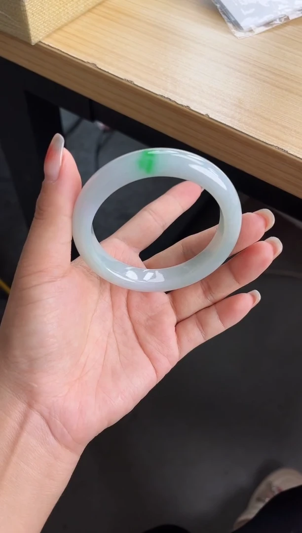 翡翠手镯未镶嵌手镯