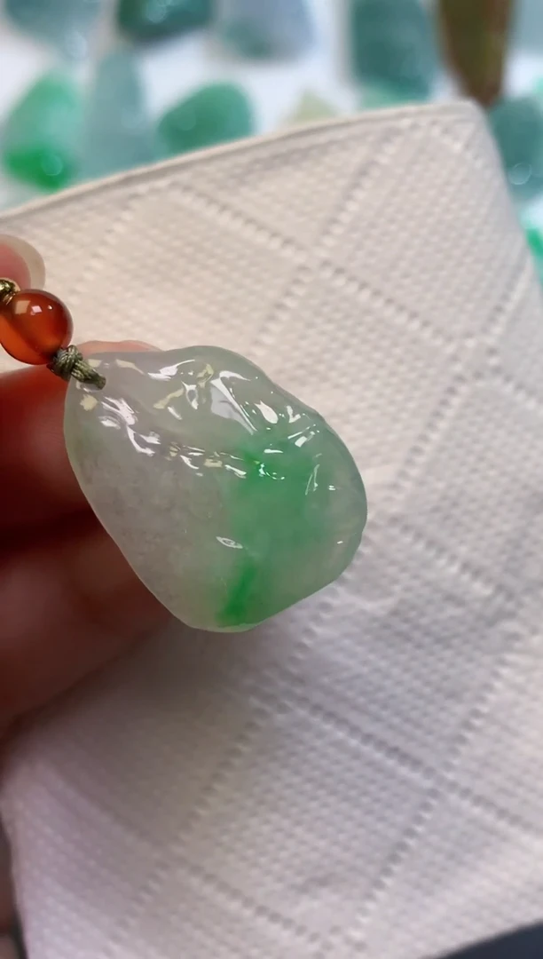 颈饰未镶嵌翡翠