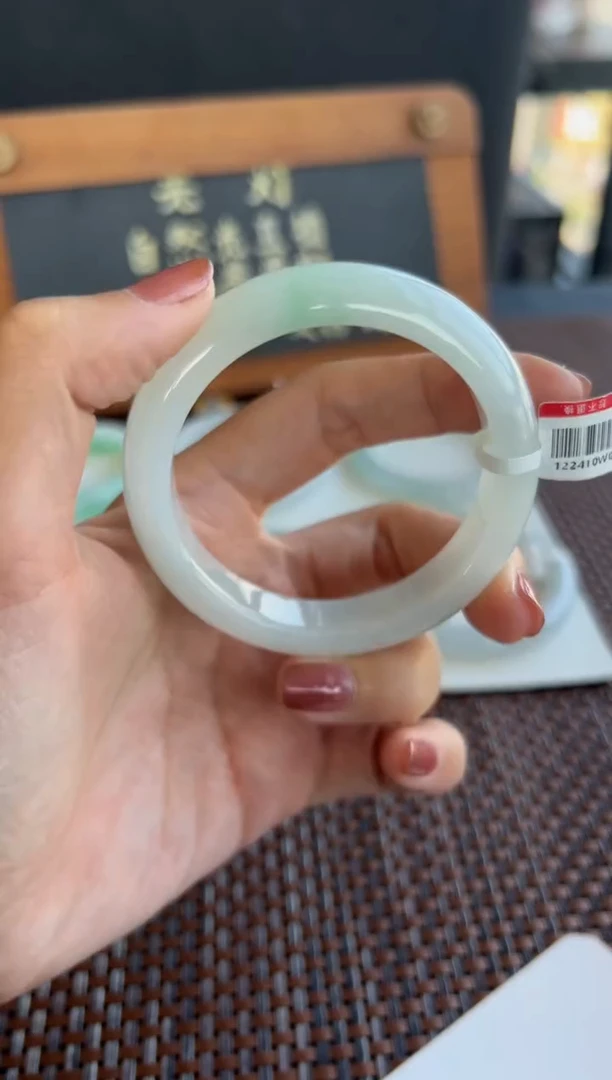 【闪购商品】翡翠手镯未镶嵌16号54.2*12.4*8.2