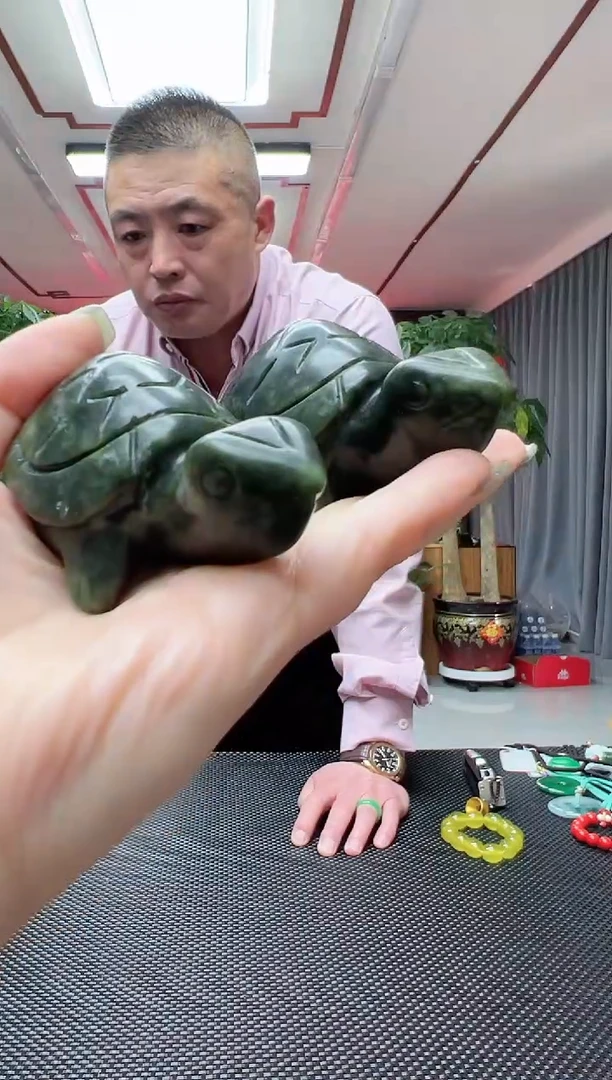 【闪购商品】蛇纹石玉手把未镶嵌一对