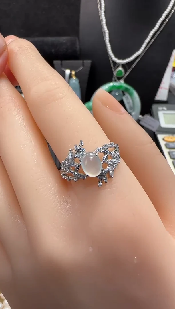 翡翠戒指银S925镶嵌翡翠戒指