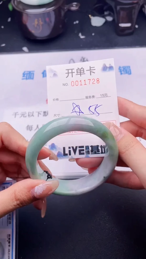 翡翠手镯未镶嵌28拍哪个图片就是发哪个