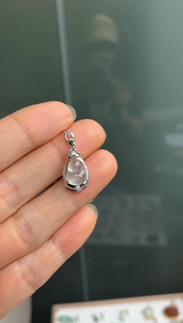 颈饰18K金镶嵌翡翠天然翡翠A货