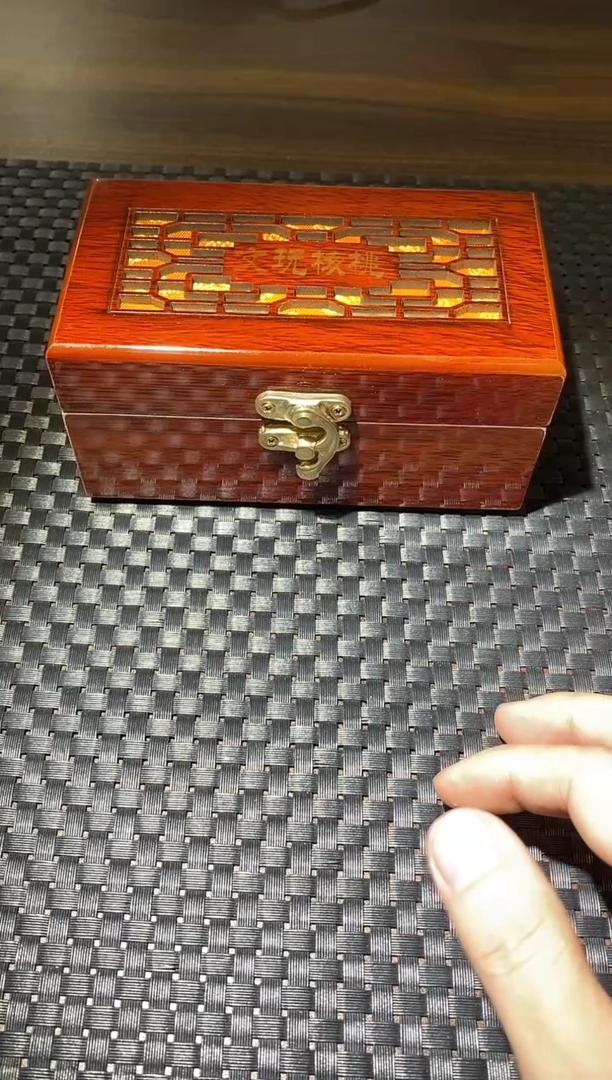 把件文玩核桃呼*。惊喜核桃一对