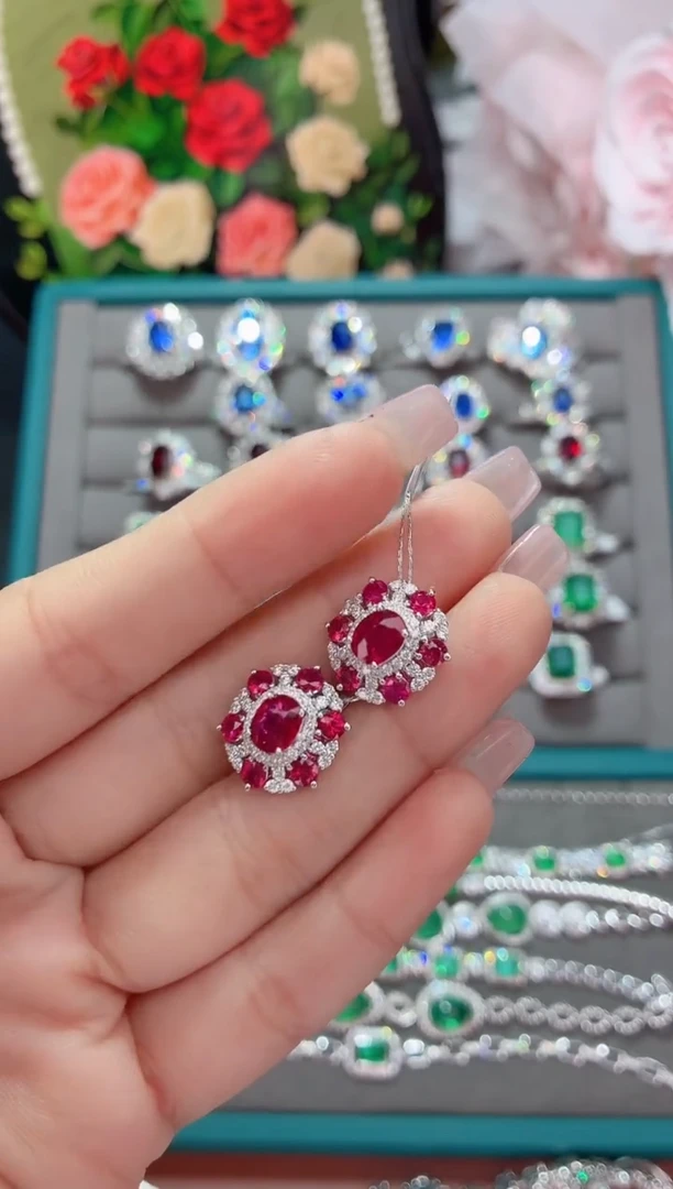 18K耳饰18K金镶嵌红宝石-