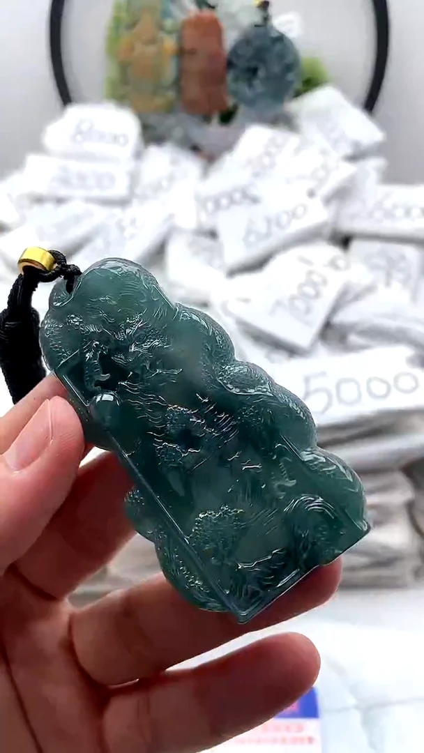 【闪购商品】翡翠颈饰未镶嵌山水龙牌