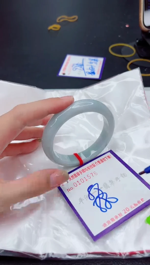 翡翠手镯未镶嵌1