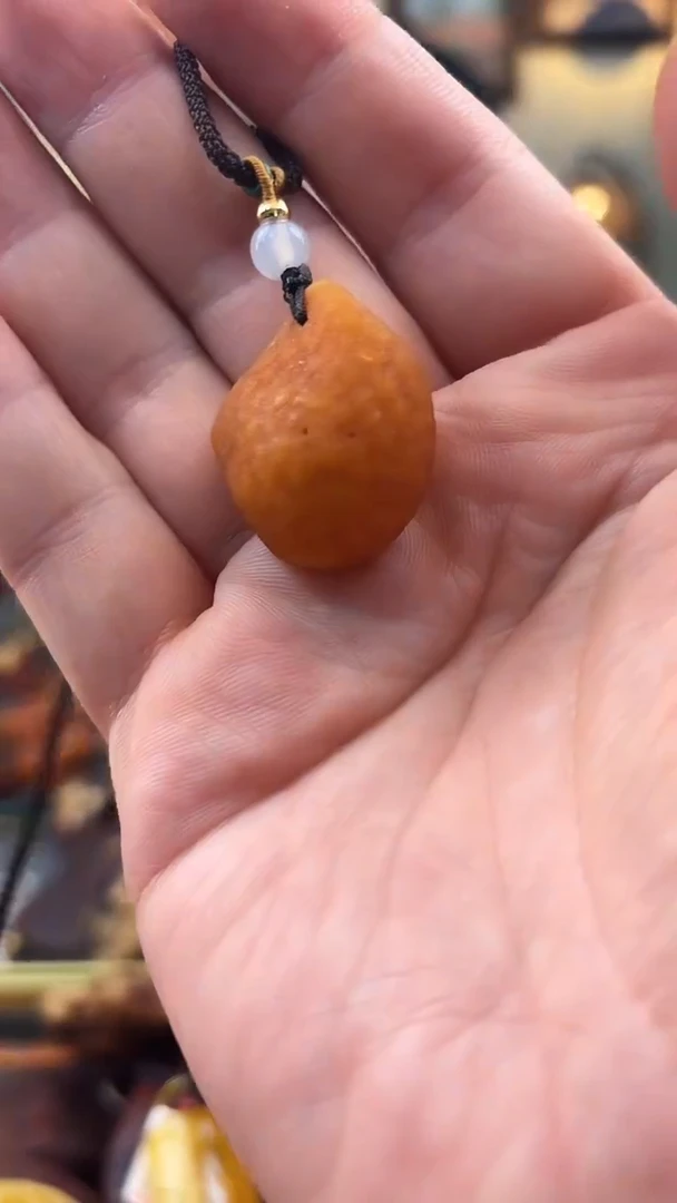 未镶嵌颈饰琥珀吊坠