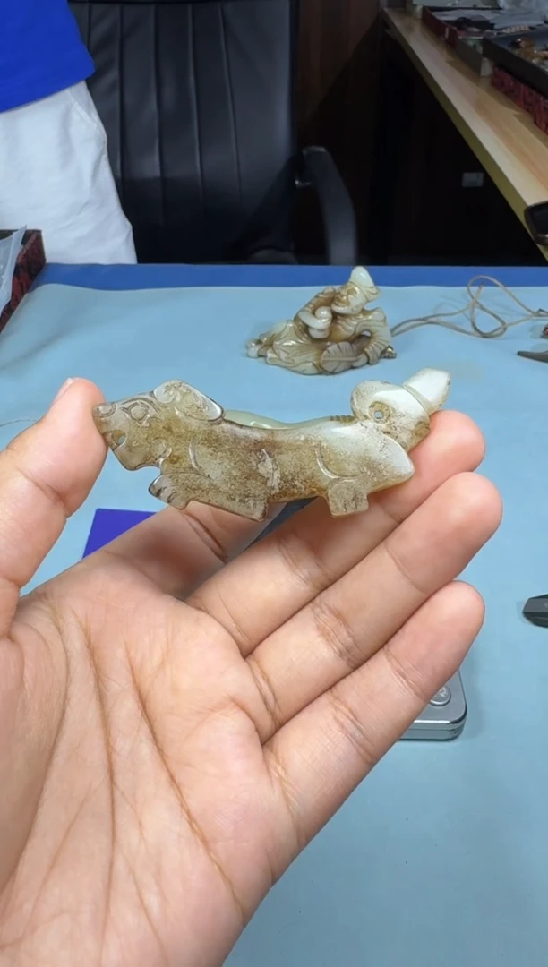 和田玉未镶嵌颈饰1