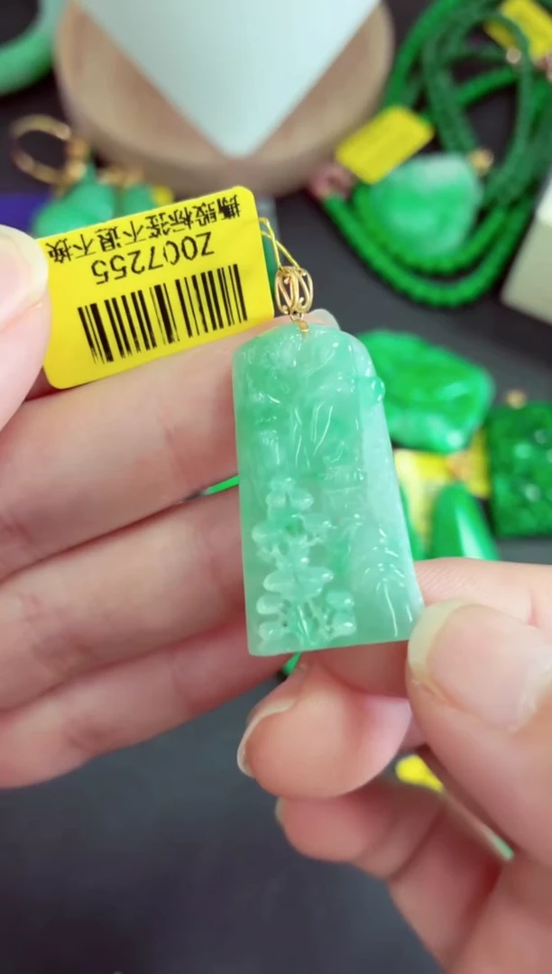 吊坠(不含链)18K金镶嵌翡翠挂件