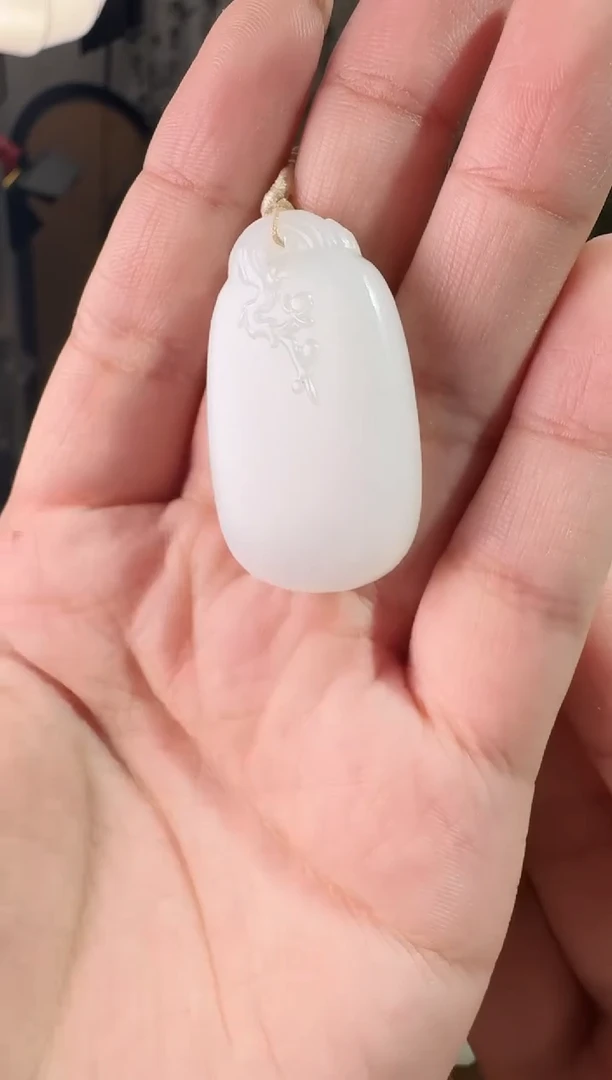 颈饰未镶嵌和田玉花牌