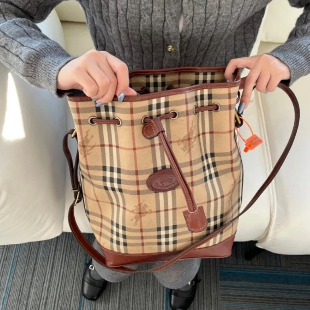 99新 BURBERRY/博柏利   XM/英伦战马格纹抽绳水桶包