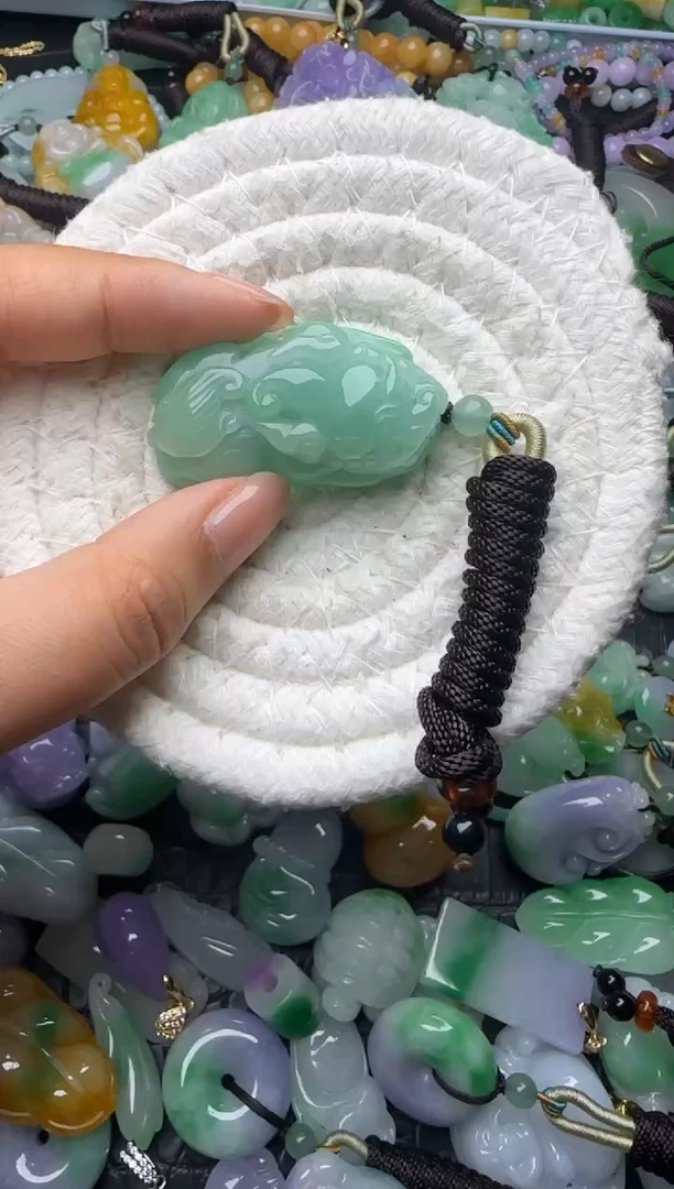 颈饰未镶嵌翡翠缅甸翡翠吊坠