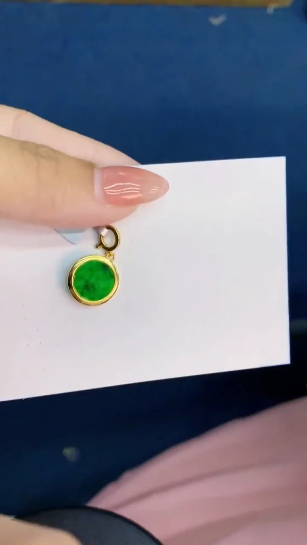 翡翠未镶嵌颈饰           1