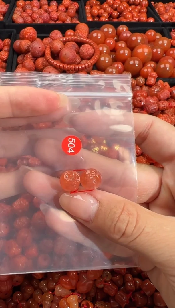 南红玛瑙未镶嵌颈饰1