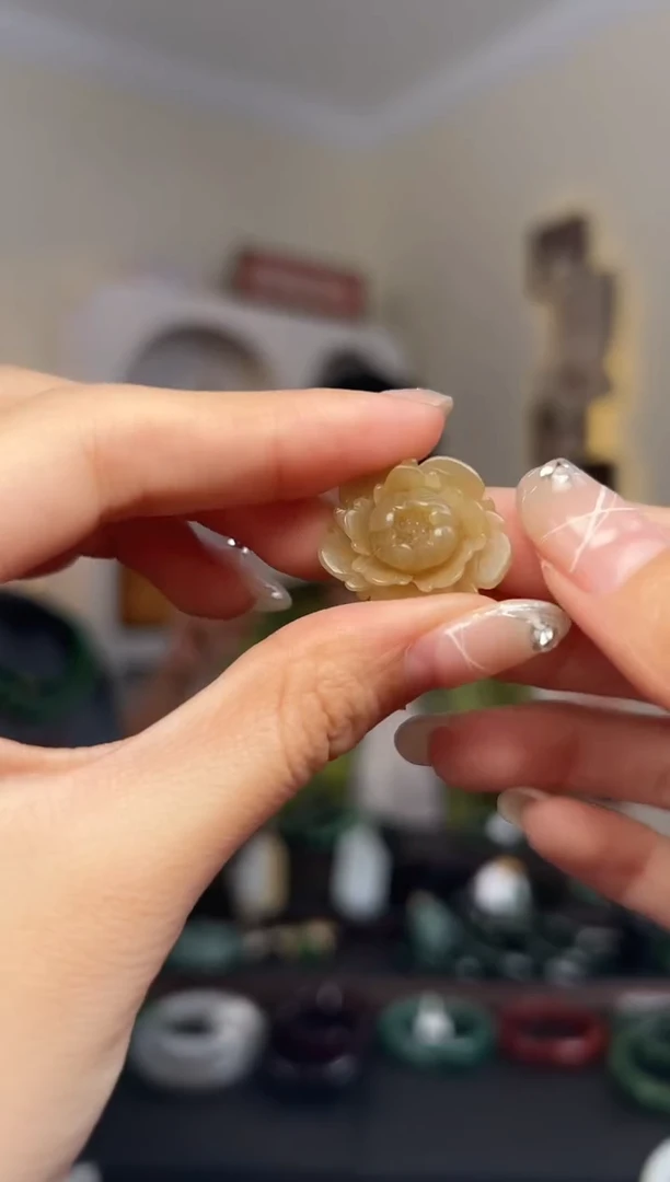 颈饰未镶嵌和田玉20*9mm 牡丹花