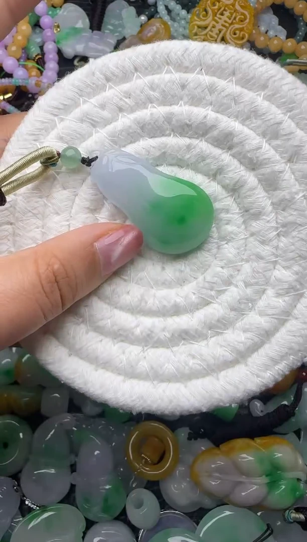 颈饰未镶嵌翡翠缅甸翡翠吊坠