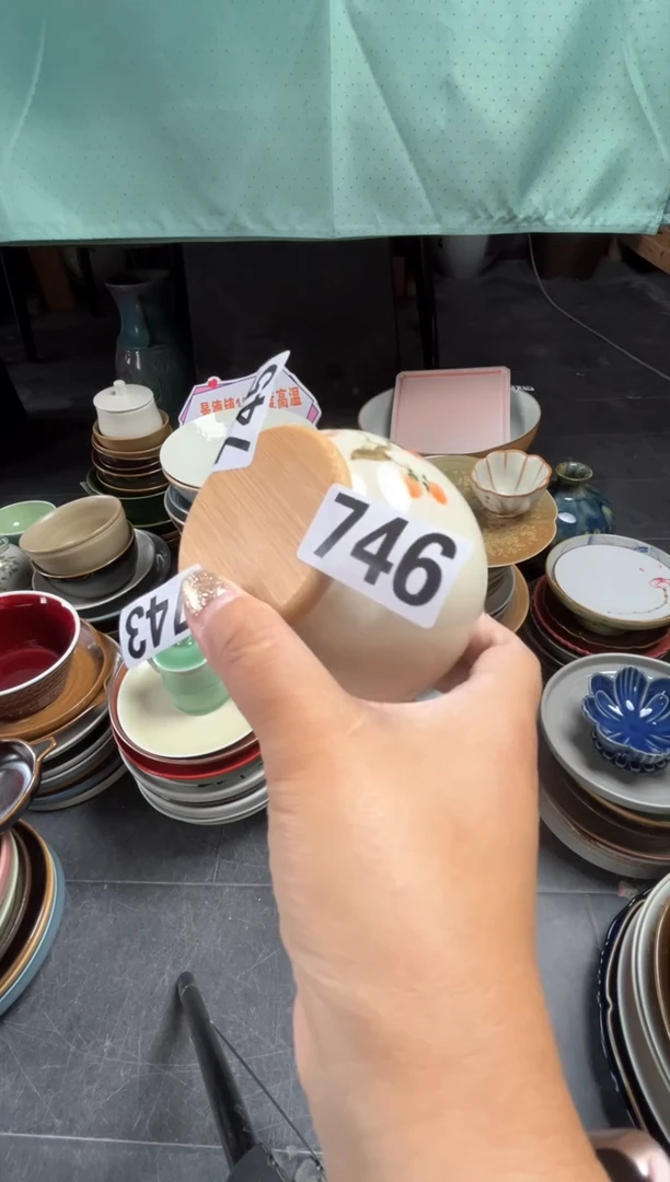 瓷片快****o746  手绘茶叶罐