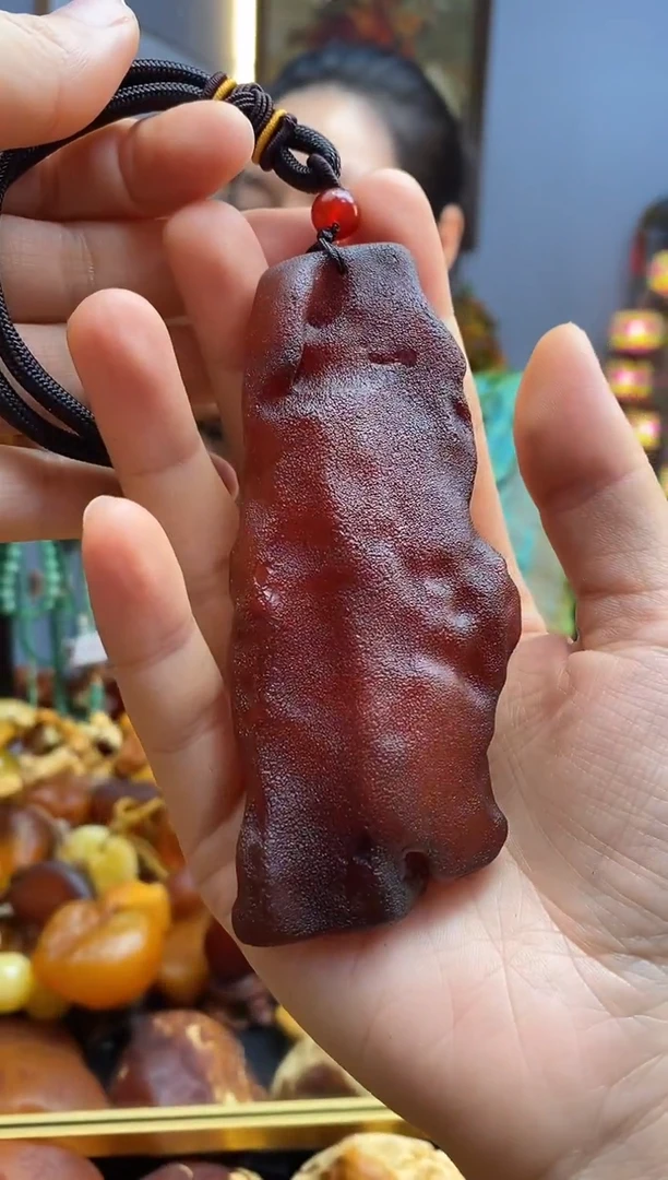 未镶嵌颈饰琥珀吊坠