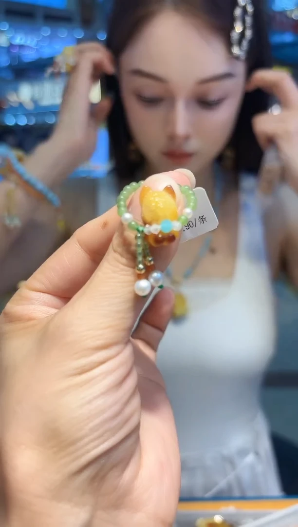 琥珀未镶嵌戒指  琥珀【  戒指  】多样性发一