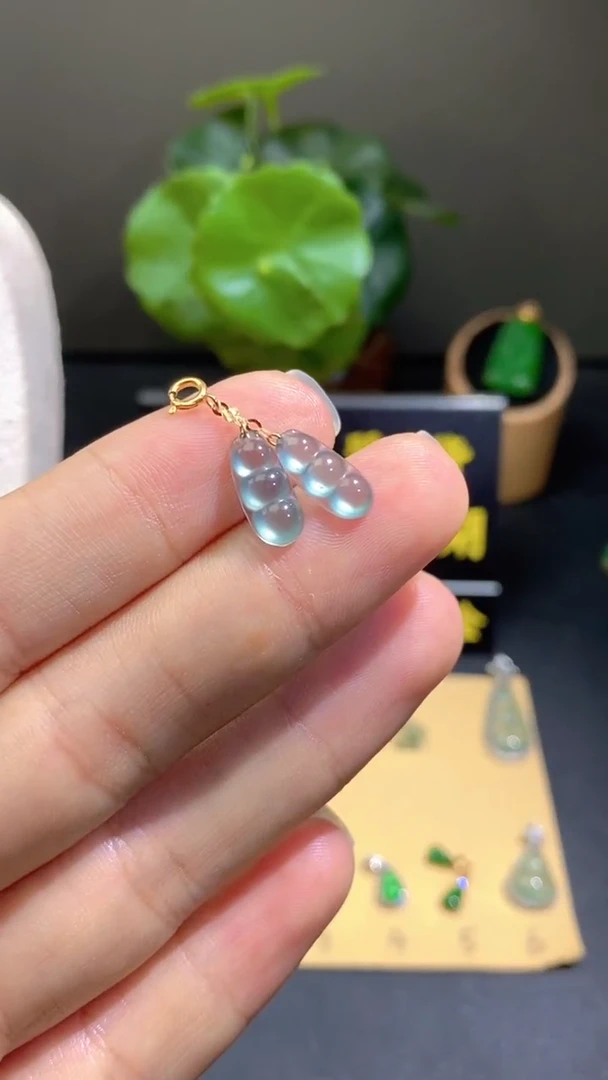 颈饰18K金镶嵌翡翠翡翠A货