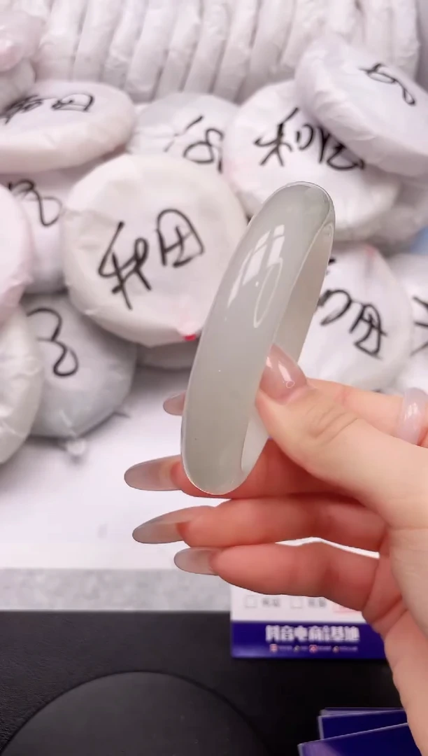 【闪购商品】石英质玉手镯未镶嵌20K17-56