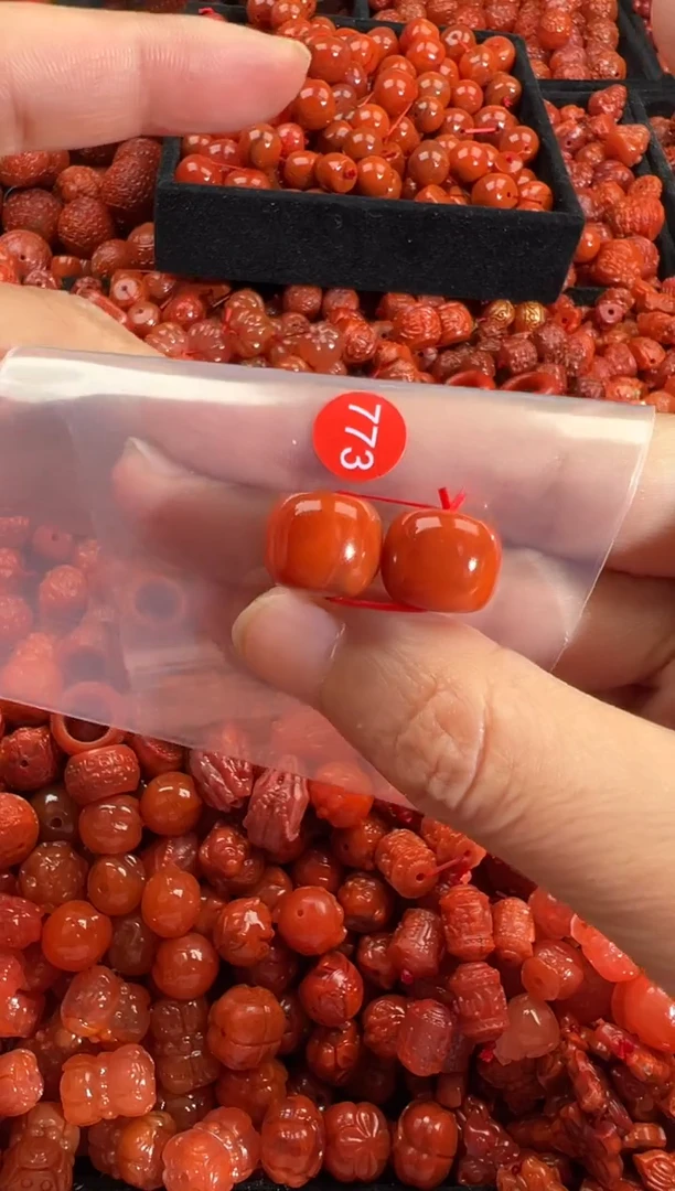 南红玛瑙未镶嵌颈饰1