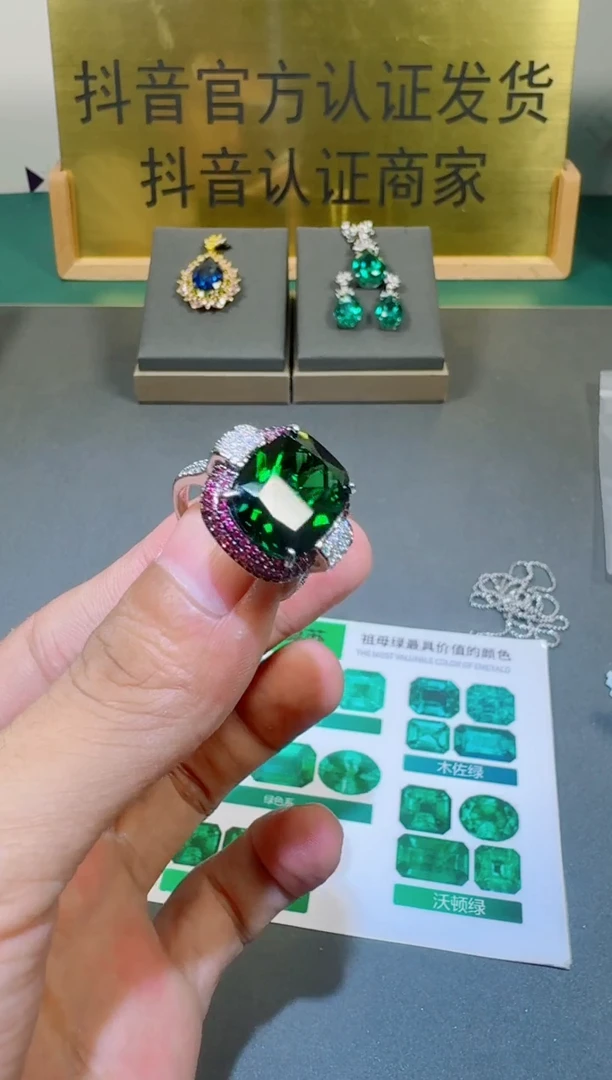 蓝宝石戒指18K金镶嵌5